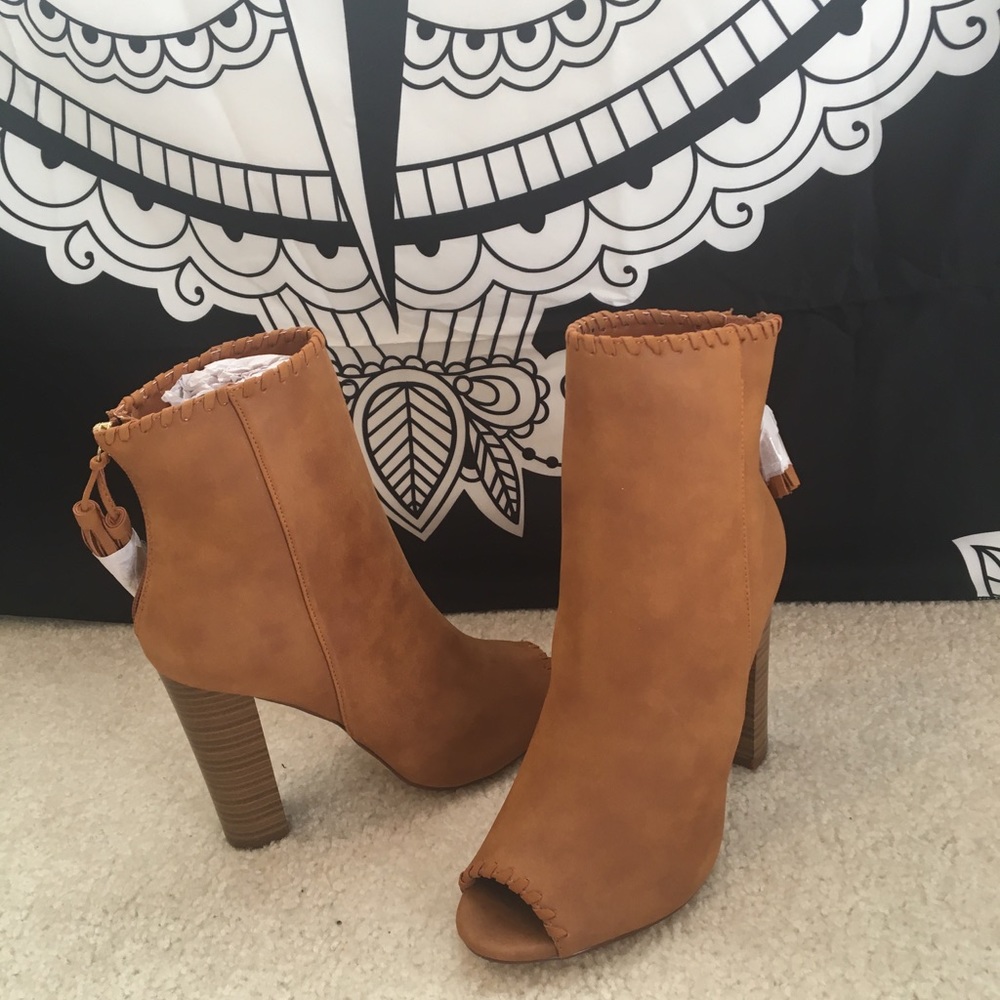Brown boots with a thick comfortable heel